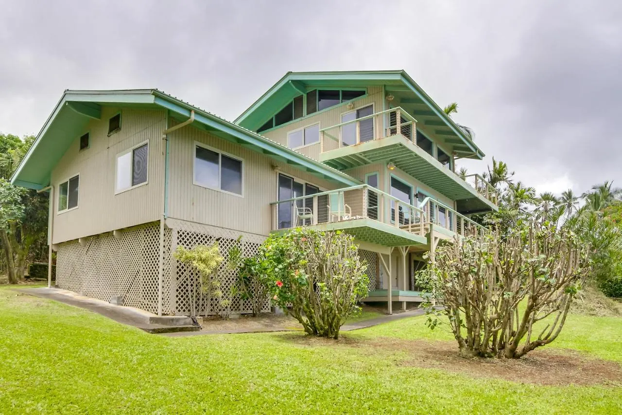 Semesterbostad Hilo Home With Private Deck And Stunning Ocean Views! USA