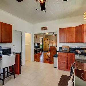 New Paddler's Inn- 3br Downtown Holiday home