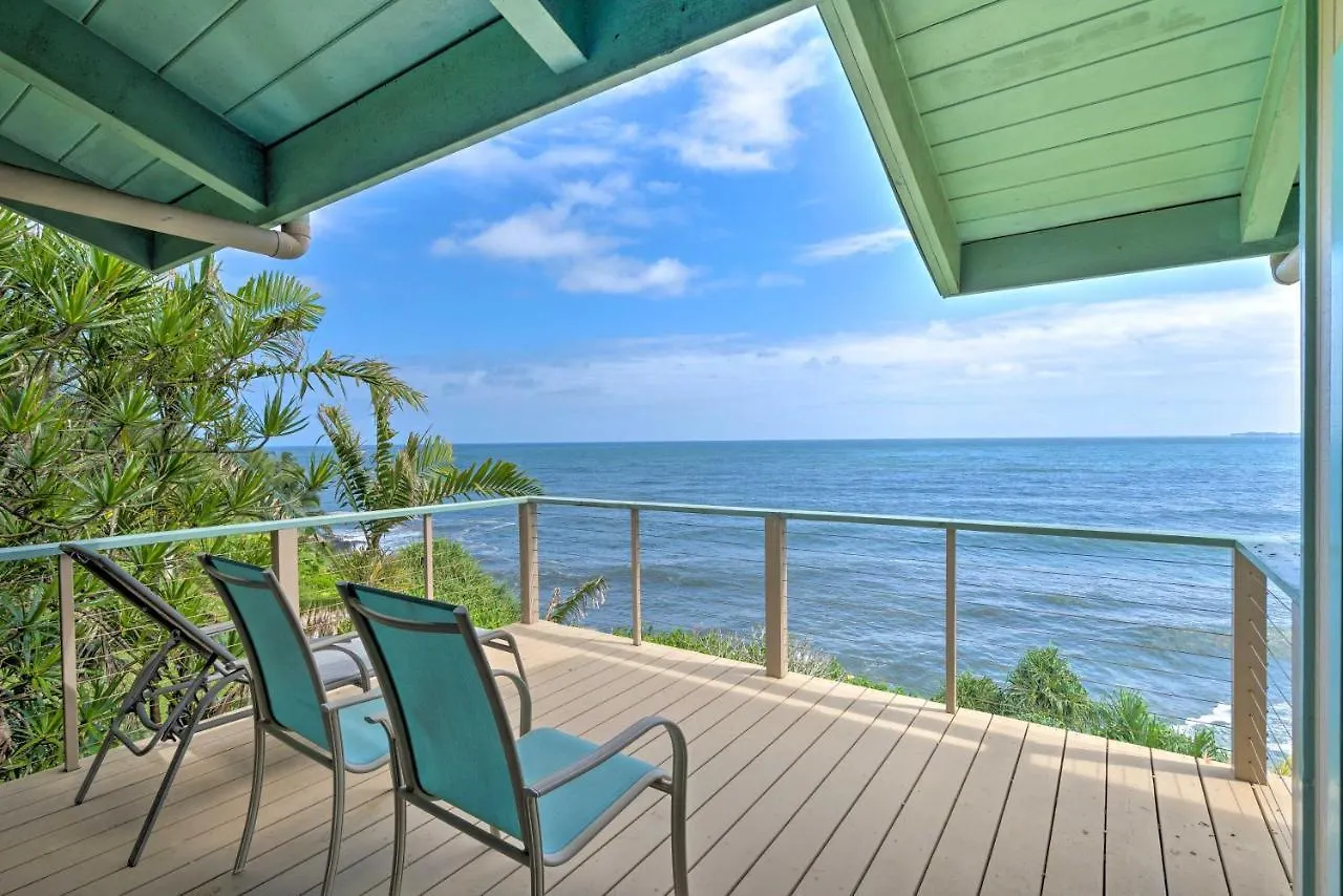 Hilo Home With Private Deck And Stunning Ocean Views! Holiday home