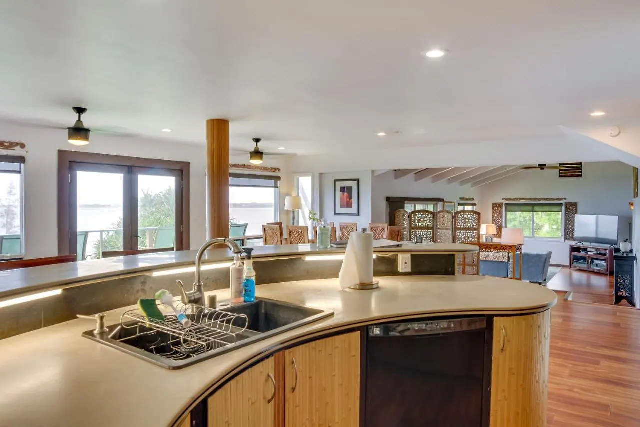 Hilo Home With Private Deck And Stunning Ocean Views!