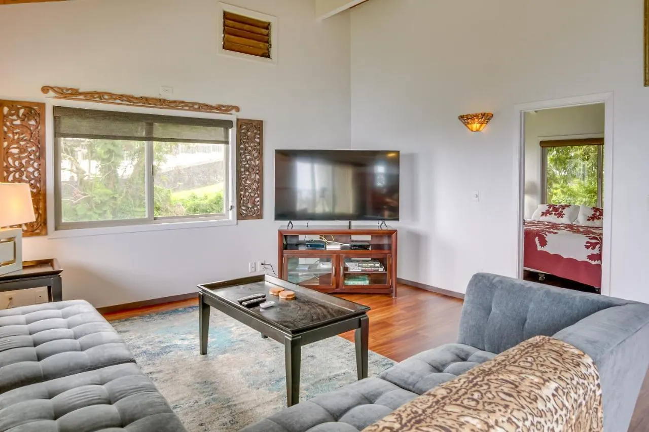 Hilo Home With Private Deck And Stunning Ocean Views! Holiday home