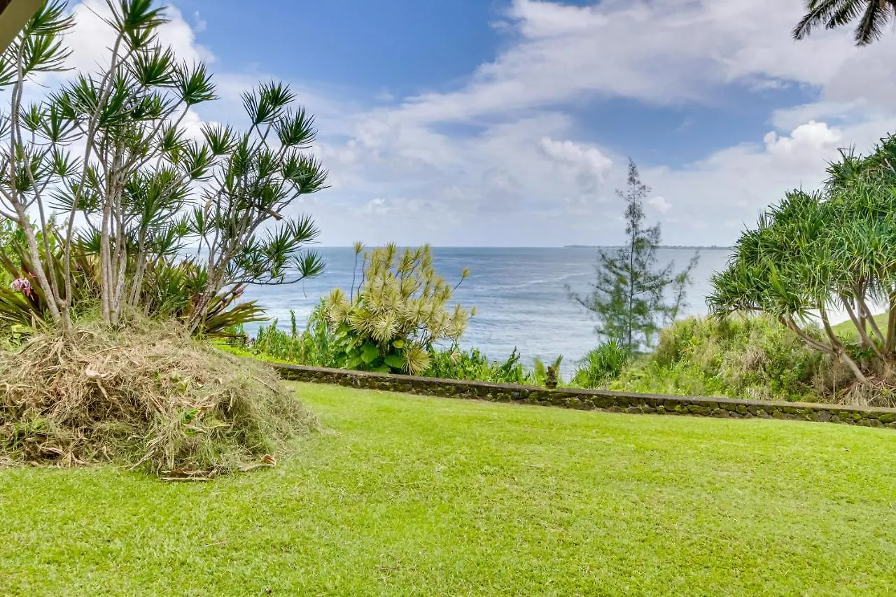 Holiday home Hilo Home With Private Deck And Stunning Ocean Views!