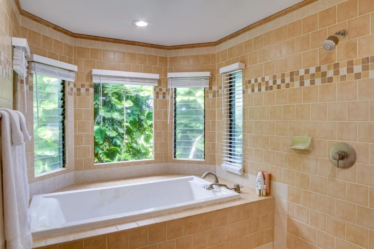 Hilo Home With Private Deck And Stunning Ocean Views! Holiday home