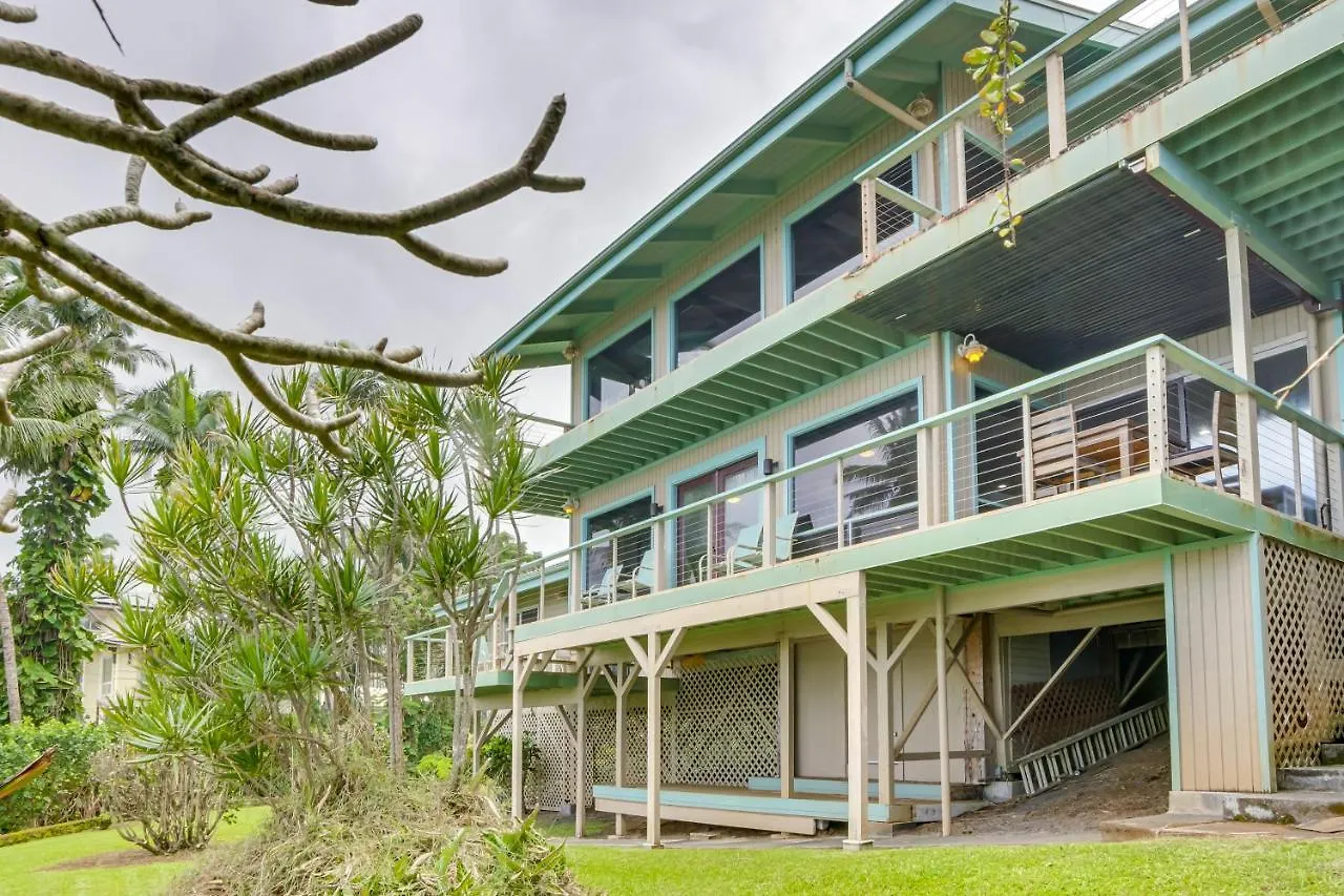 Hilo Home With Private Deck And Stunning Ocean Views!
